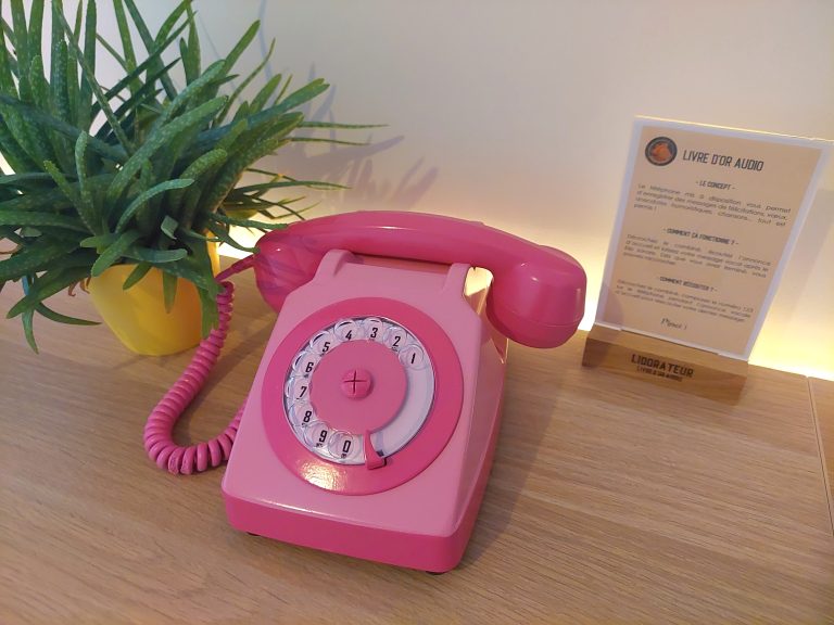 Série A - Rose : Livre d'or audio - Téléphones Mariage | Anniversaire | Gender Reveal | Naissance | Baptême | Soirée d'entreprise