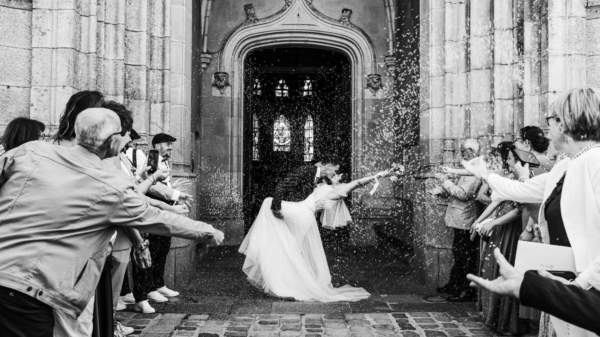 Mariage Lucie et Silvain sortie d'église