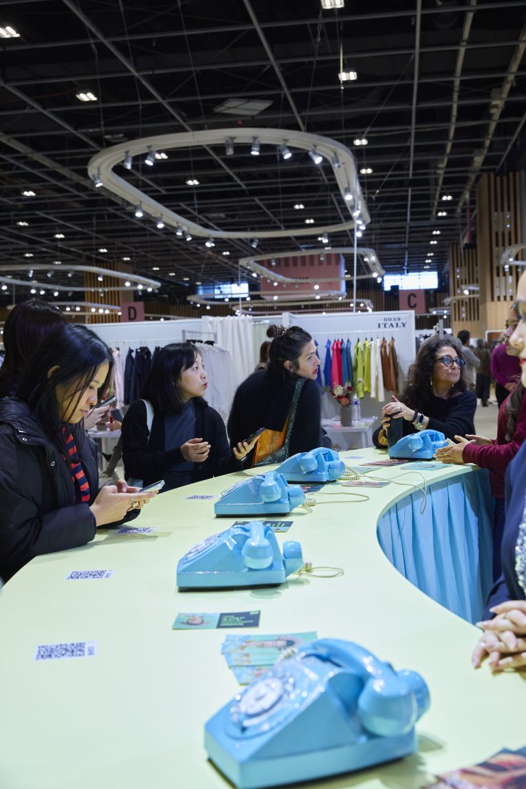 Téléphone vintage interactif quiz - Salon de la mode